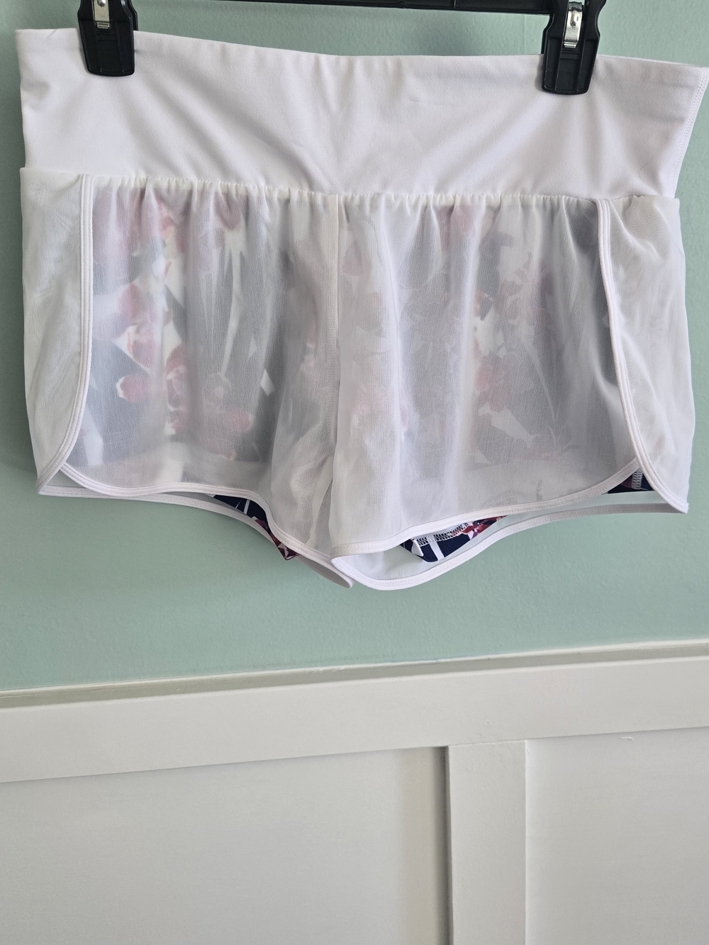 Fabletics Renata Mid Rise Mesh Overlay Floral Print Athletic Shorts White Sz S